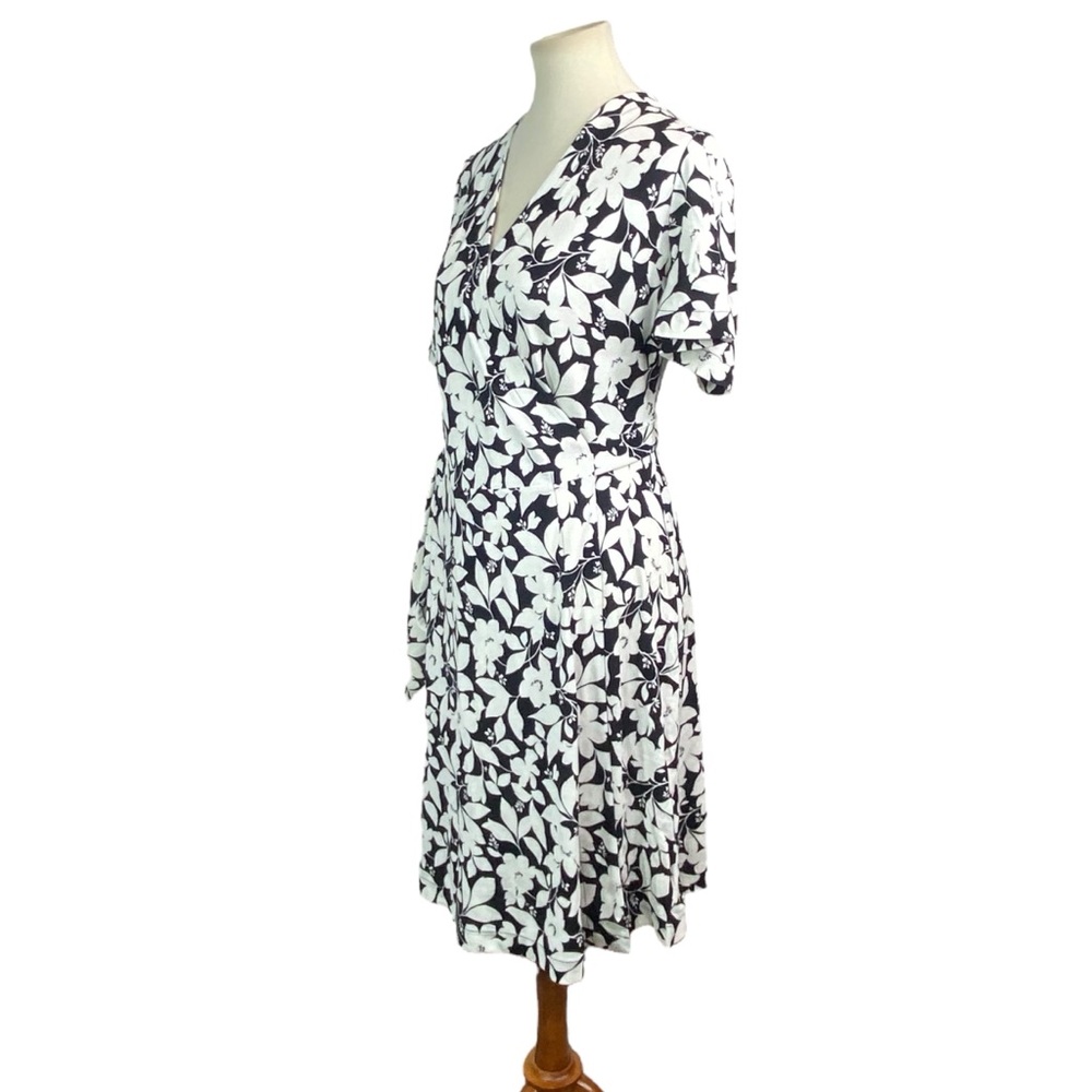 Woman’s Ann Taylor black and white floral wrap dress size 12P (petite)